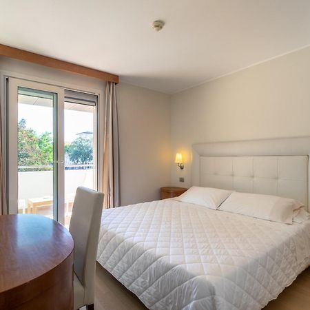 Hotel Villa Doimo Линяно Сабиадоро Екстериор снимка