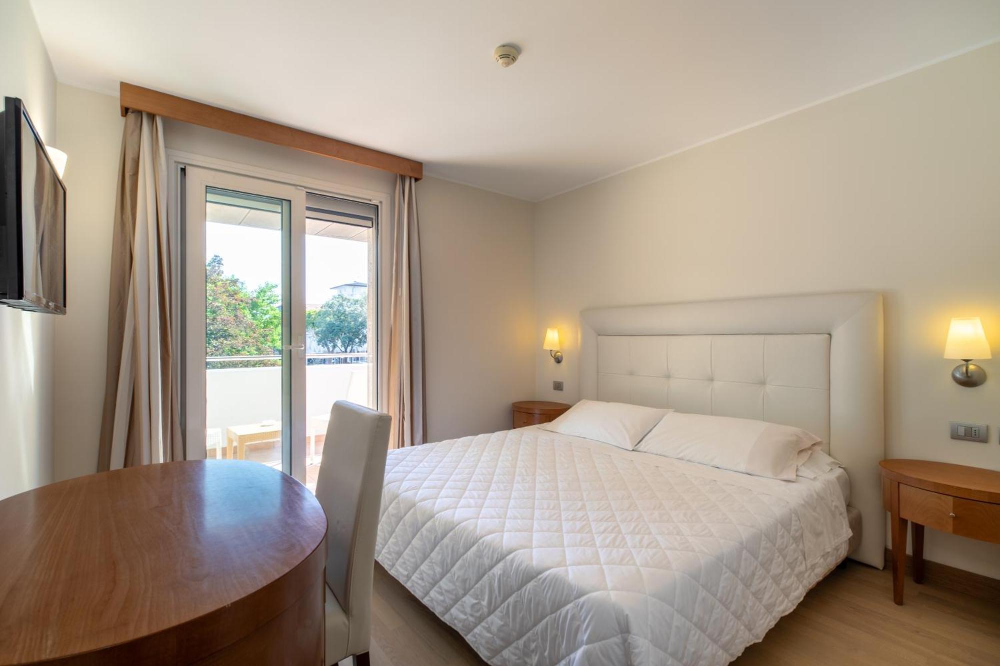 Hotel Villa Doimo Линяно Сабиадоро Екстериор снимка