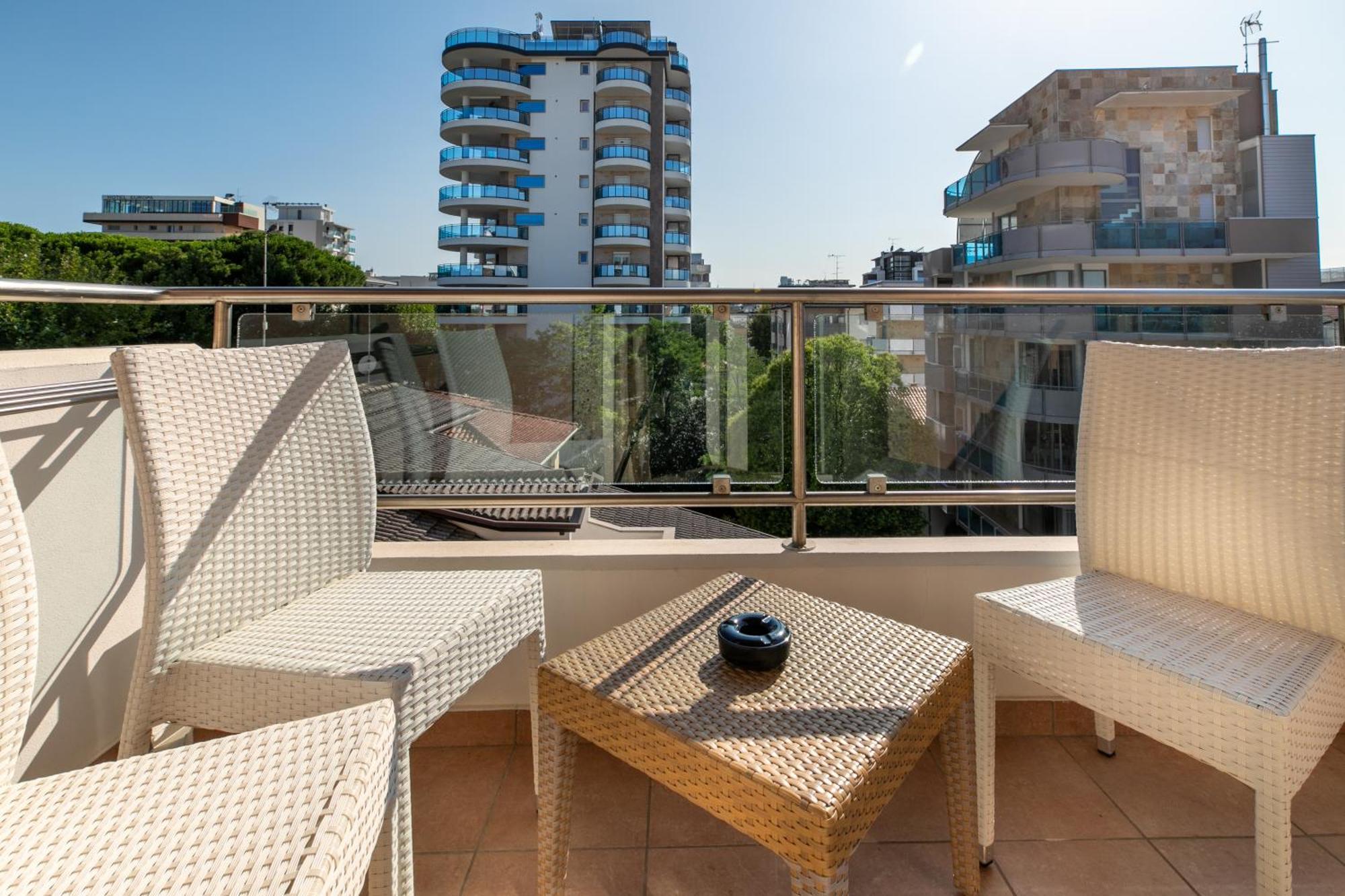 Hotel Villa Doimo Линяно Сабиадоро Екстериор снимка