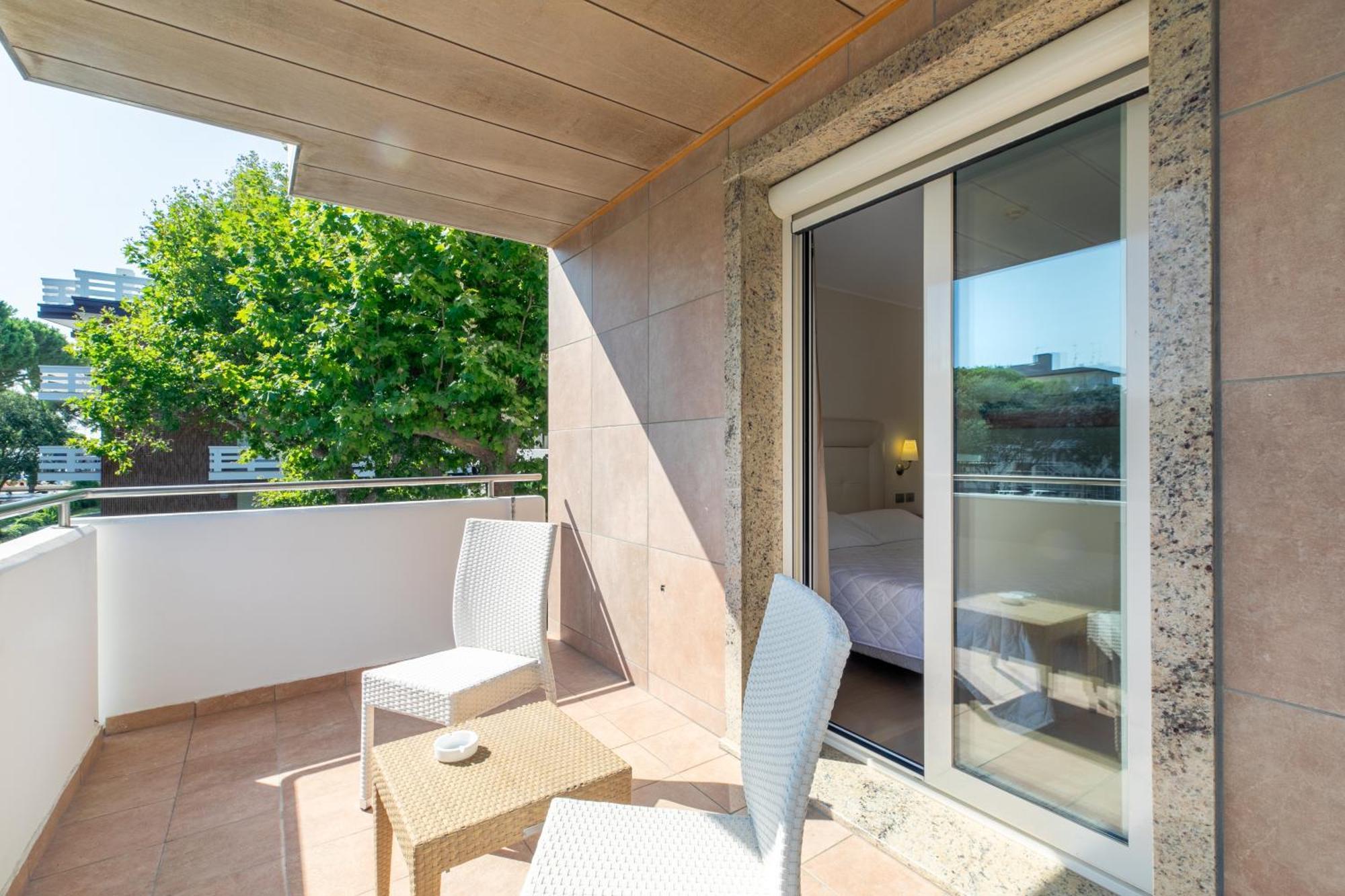 Hotel Villa Doimo Линяно Сабиадоро Екстериор снимка