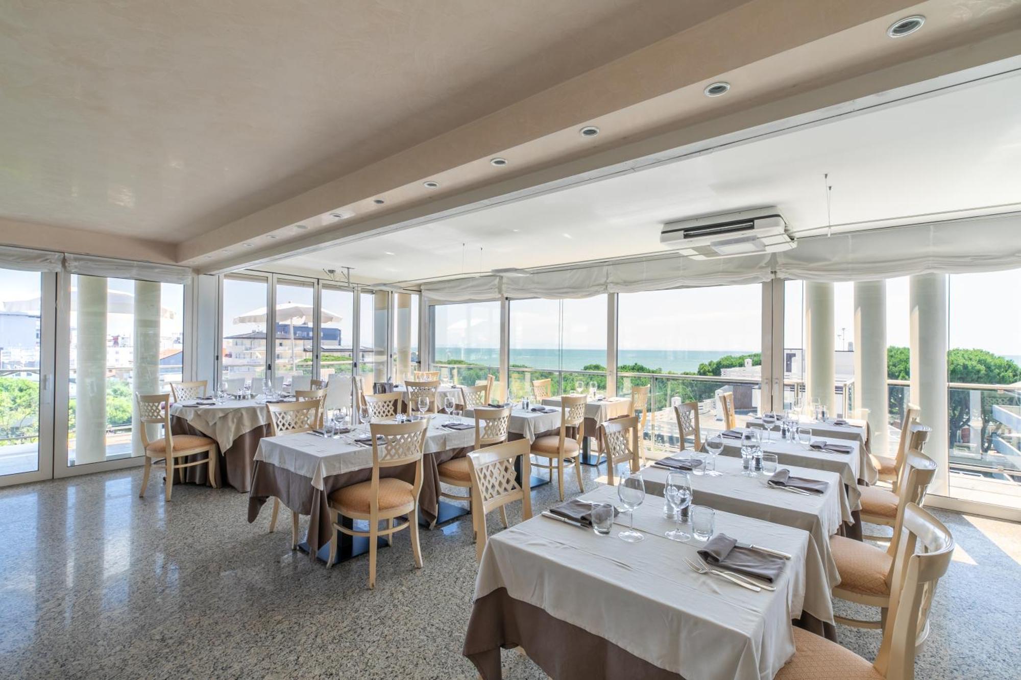 Hotel Villa Doimo Линяно Сабиадоро Екстериор снимка