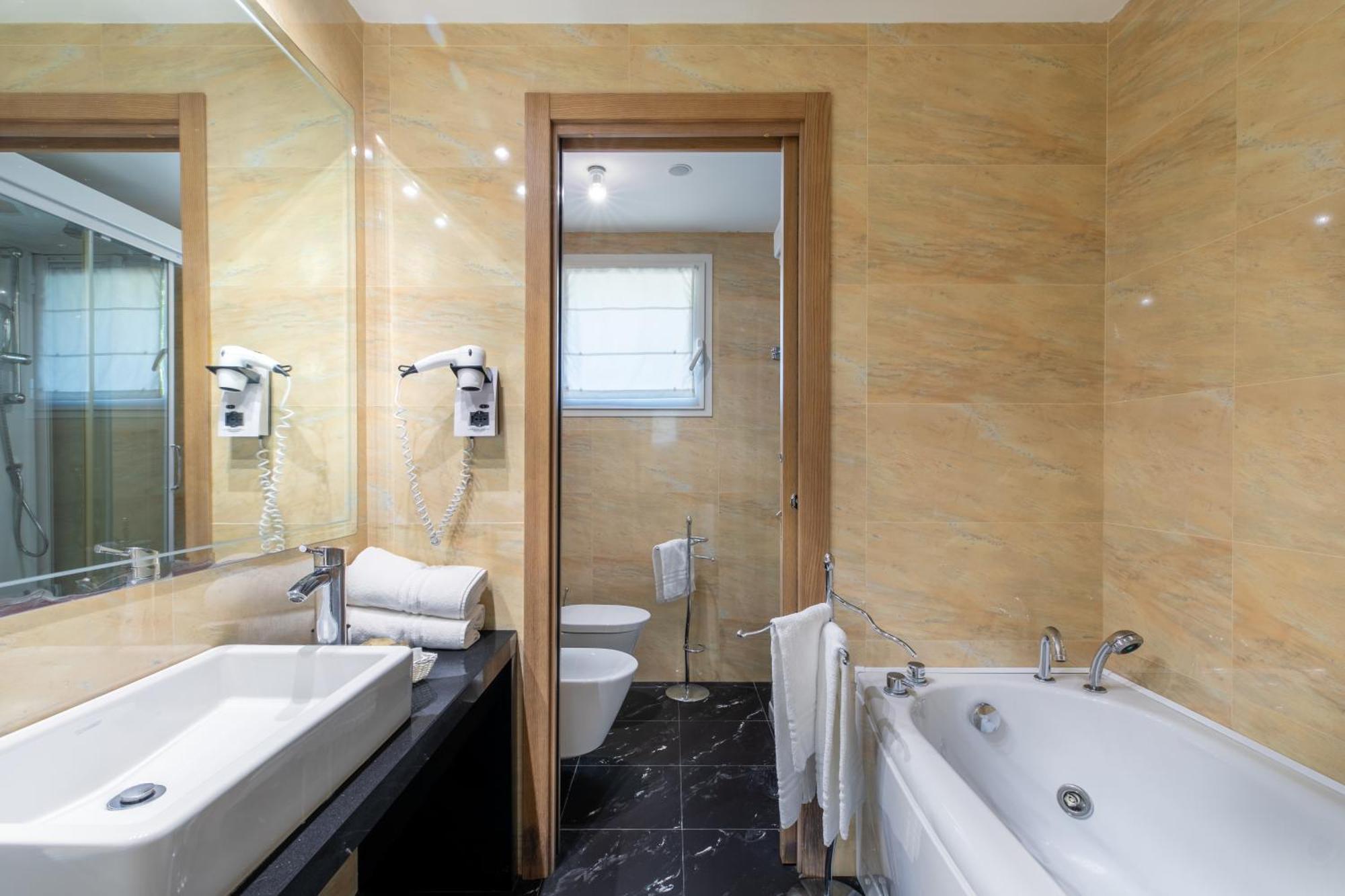 Hotel Villa Doimo Линяно Сабиадоро Екстериор снимка